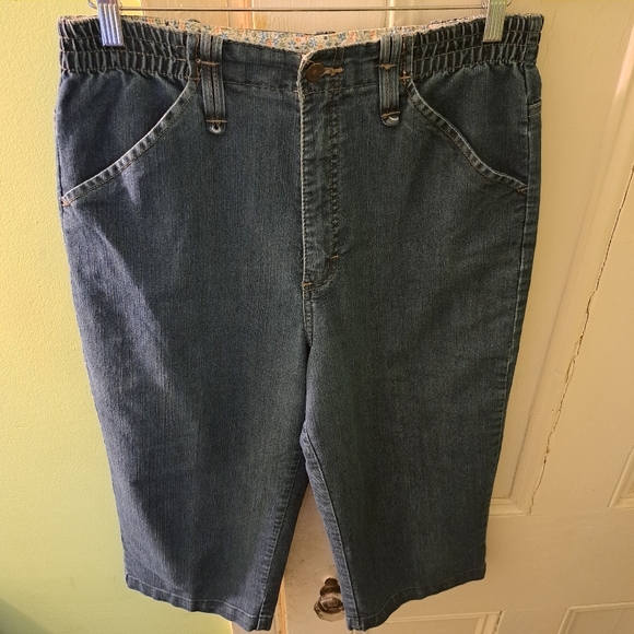 Lee At The Waist Capris - Picture 7 of 14